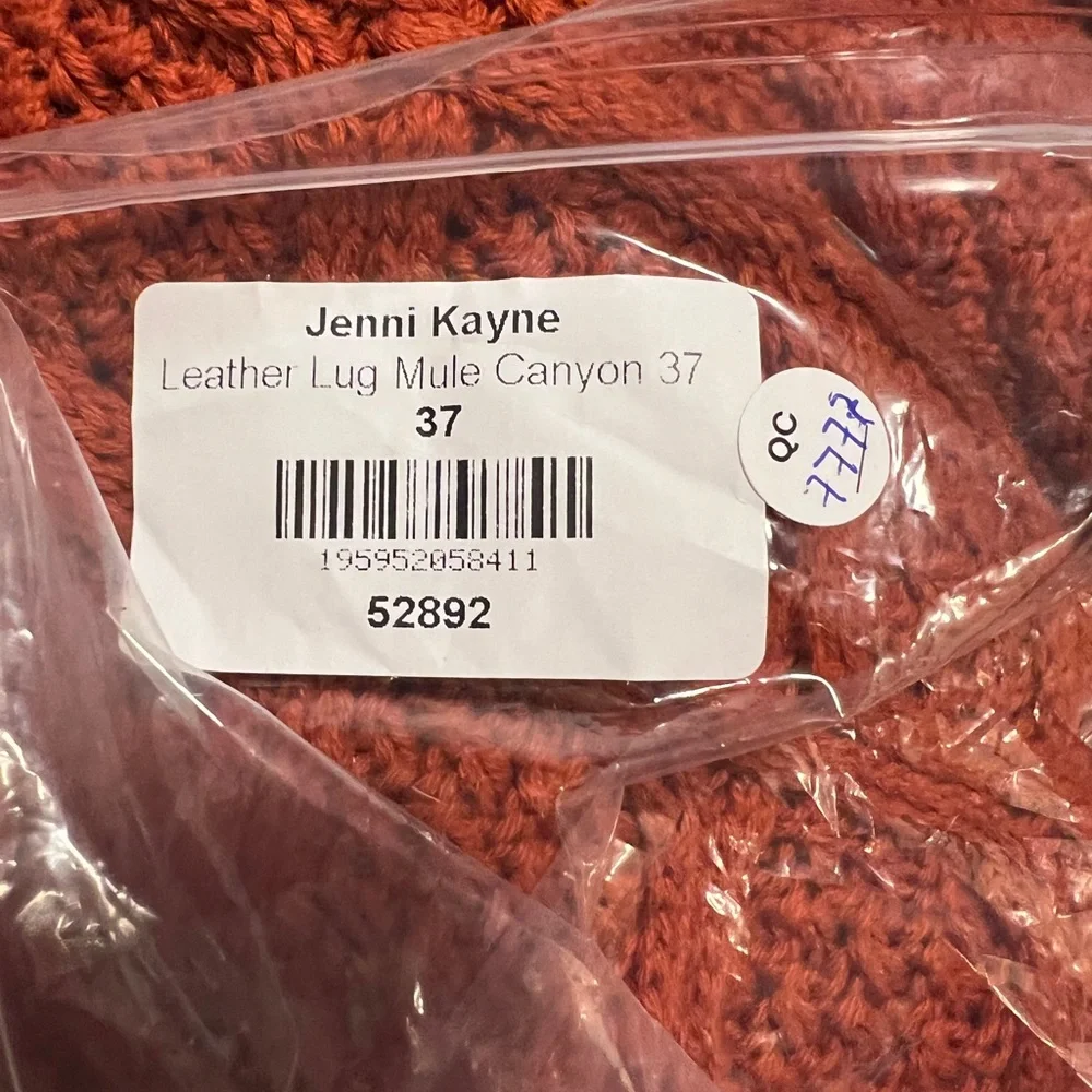 New without box Jenni Kayne leather lug mule in Canyon.  37 / 7 - Picture 5 of 7
